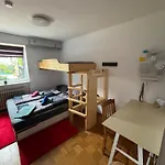 Privatunterkunft 1 Möbliert Gut Ausgestattet Und Gute Anbindung Bus Bahn Hohenbrunn