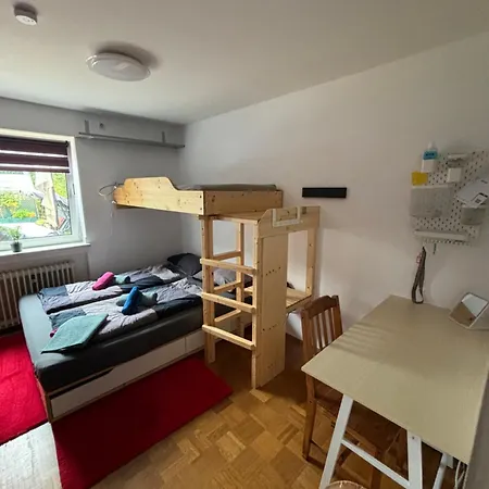 Homestay 1 Moebliert Gut Ausgestattet Und Gute Anbindung Bus Bahn Hohenbrunn